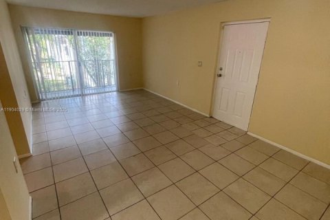 Condo in West Palm Beach, Florida, 2 bedrooms  № 1955317 - photo 5