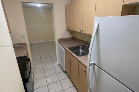 Condo in West Palm Beach, Florida, 2 bedrooms  № 1955317 - photo 4