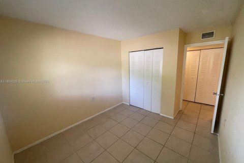 Condo in West Palm Beach, Florida, 2 bedrooms  № 1955317 - photo 14