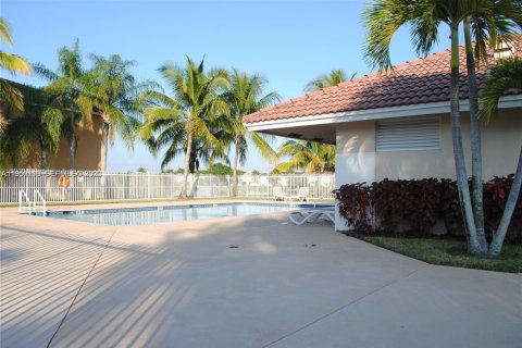 Adosado en alquiler en Miami, Florida, 3 dormitorios, 135.82 m2 № 2006467 - foto 14