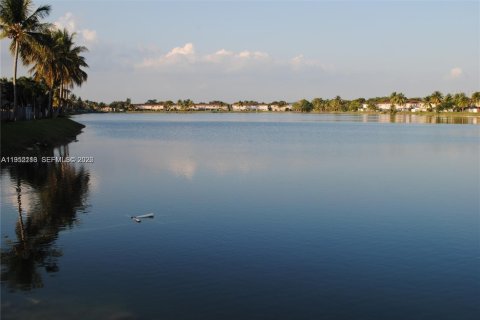 Adosado en alquiler en Miami, Florida, 3 dormitorios, 135.82 m2 № 2006467 - foto 3