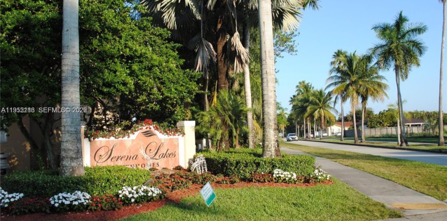 Adosado en Miami, Florida 3 dormitorios, 135.82 m2 № 2006467