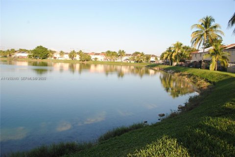 Adosado en alquiler en Miami, Florida, 3 dormitorios, 135.82 m2 № 2006467 - foto 4