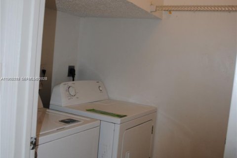 Adosado en alquiler en Miami, Florida, 3 dormitorios, 135.82 m2 № 2006467 - foto 17