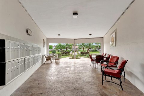 Condo in Lauderdale Lakes, Florida, 2 bedrooms  № 1867296 - photo 24
