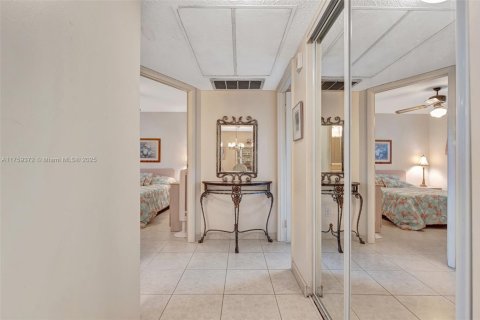 Condo in Lauderdale Lakes, Florida, 2 bedrooms  № 1867296 - photo 14