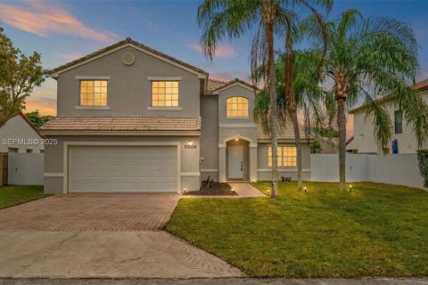 Купить виллу или дом в Майами, Флорида 4 спальни, 189.61м2, № 1990235 - фото 1