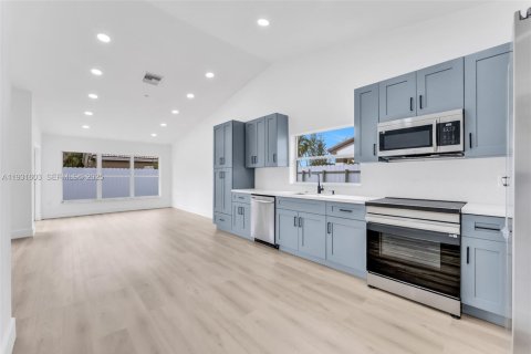 Купить виллу или дом в Майами, Флорида 4 спальни, 189.61м2, № 1990235 - фото 13