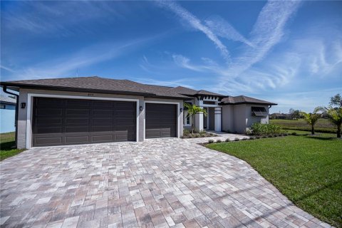 House in Rotonda, Florida 3 bedrooms, 174.47 sq.m. № 1528499 - photo 1