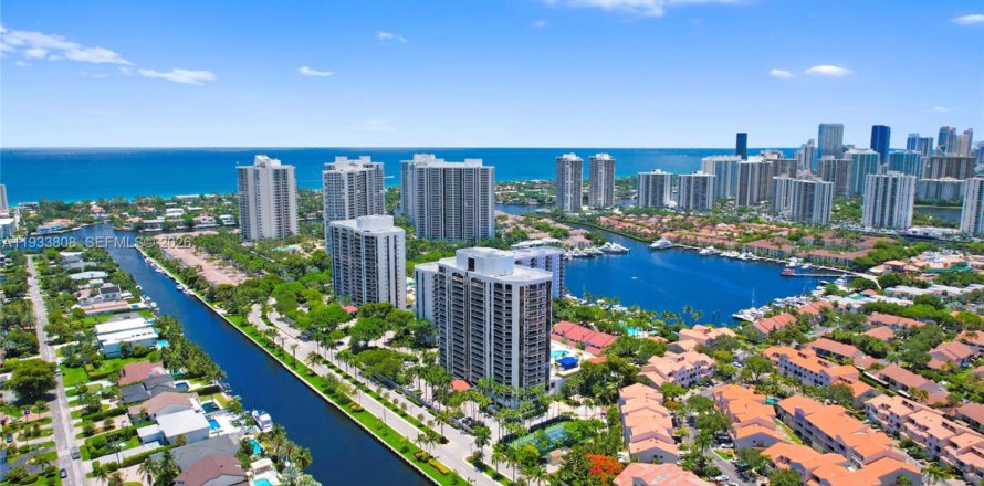 Кондоминиум с 3 спальнями в Авентура, Флорида № 1997625