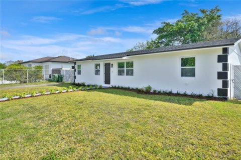 Casa en venta en Homestead, Florida, 3 dormitorios, 118.45 m2 № 1864490 - foto 2