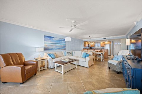 Condo in New Smyrna Beach, Florida, 2 bedrooms № 2232937 - photo 16