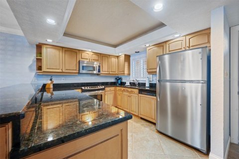 Condo in New Smyrna Beach, Florida, 2 bedrooms № 2232937 - photo 5