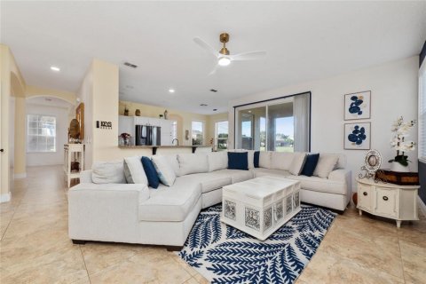 House in Orlando, Florida 4 bedrooms, 284 sq.m. № 1866696 - photo 8