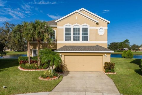 House in Orlando, Florida 4 bedrooms, 284 sq.m. № 1866696 - photo 1