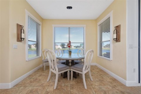 House in Orlando, Florida 4 bedrooms, 284 sq.m. № 1866696 - photo 13