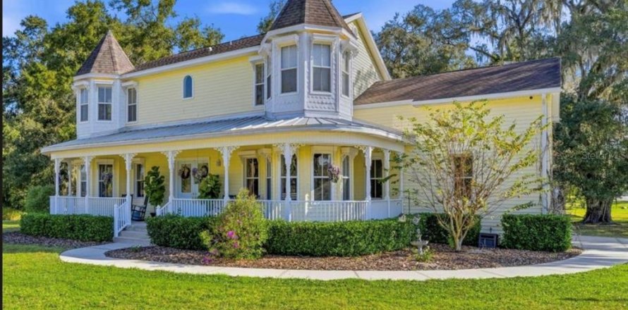 House in Brooksville, Florida 3 bedrooms, 191.75 sq.m. № 2223314