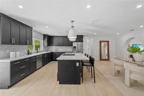 Купить виллу или дом в Корал-Гейблс, Флорида 4 спальни, 272.3м2, № 1996564 - фото 18