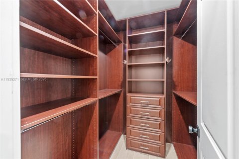 Купить виллу или дом в Корал-Гейблс, Флорида 4 спальни, 272.3м2, № 1996564 - фото 24