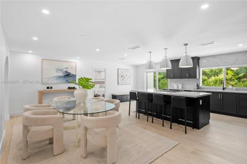 Купить виллу или дом в Корал-Гейблс, Флорида 4 спальни, 272.3м2, № 1996564 - фото 19