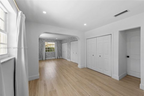 Купить виллу или дом в Корал-Гейблс, Флорида 4 спальни, 272.3м2, № 1996564 - фото 28