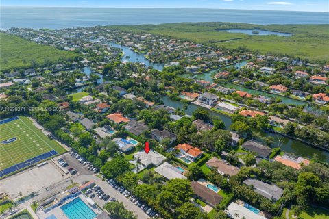 Купить виллу или дом в Корал-Гейблс, Флорида 4 спальни, 272.3м2, № 1996564 - фото 6