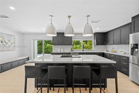 Купить виллу или дом в Корал-Гейблс, Флорида 4 спальни, 272.3м2, № 1996564 - фото 17