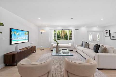 Купить виллу или дом в Корал-Гейблс, Флорида 4 спальни, 272.3м2, № 1996564 - фото 10