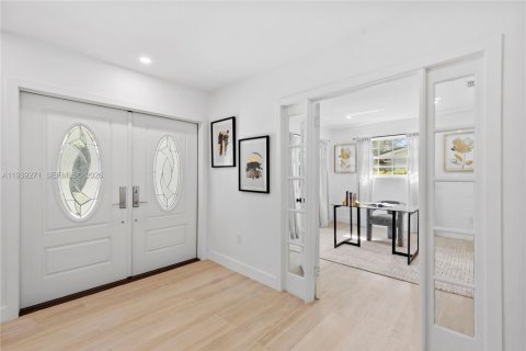 Купить виллу или дом в Корал-Гейблс, Флорида 4 спальни, 272.3м2, № 1996564 - фото 13