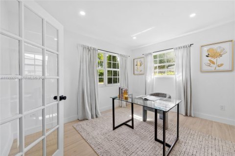 Купить виллу или дом в Корал-Гейблс, Флорида 4 спальни, 272.3м2, № 1996564 - фото 14