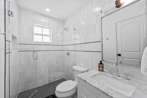 Купить виллу или дом в Корал-Гейблс, Флорида 4 спальни, 272.3м2, № 1996564 - фото 15