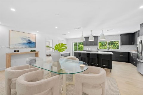 Купить виллу или дом в Корал-Гейблс, Флорида 4 спальни, 272.3м2, № 1996564 - фото 16