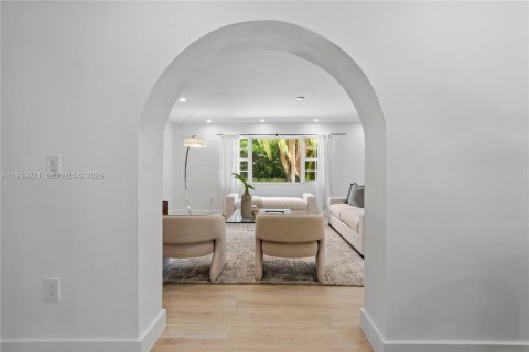 Купить виллу или дом в Корал-Гейблс, Флорида 4 спальни, 272.3м2, № 1996564 - фото 20