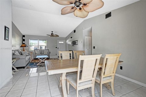 Villa ou maison à vendre à Port St. Lucie, Floride: 3 chambres, 125.23 m2 № 2004007 - photo 14