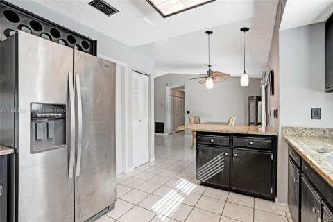 Villa ou maison à vendre à Port St. Lucie, Floride: 3 chambres, 125.23 m2 № 2004007 - photo 19