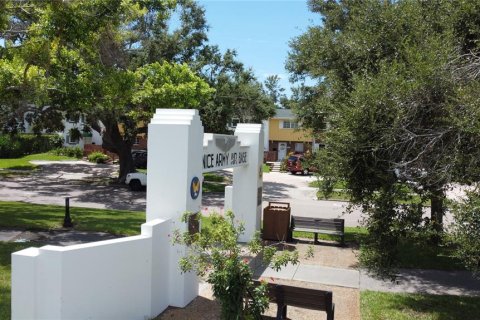Condo in Venice, Florida, 2 bedrooms  № 1688093 - photo 28