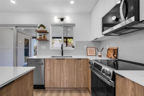 House in Oakland Park, Florida 3 bedrooms, 111.2 sq.m. № 2040042 - photo 9