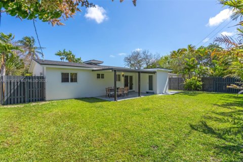 House in Oakland Park, Florida 3 bedrooms, 111.2 sq.m. № 2040042 - photo 25