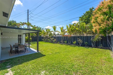 House in Oakland Park, Florida 3 bedrooms, 111.2 sq.m. № 2040042 - photo 24