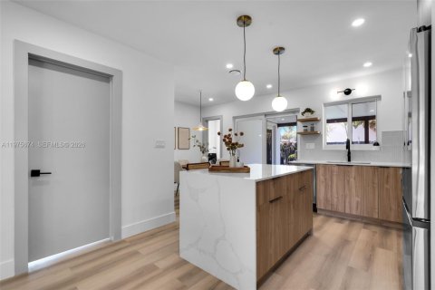 House in Oakland Park, Florida 3 bedrooms, 111.2 sq.m. № 2040042 - photo 8