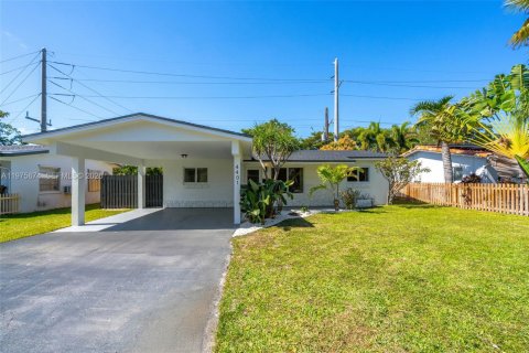 House in Oakland Park, Florida 3 bedrooms, 111.2 sq.m. № 2040042