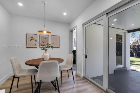 House in Oakland Park, Florida 3 bedrooms, 111.2 sq.m. № 2040042 - photo 10