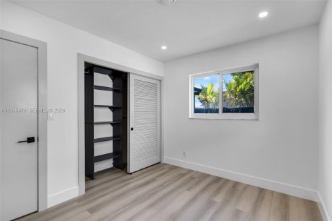 House in Oakland Park, Florida 3 bedrooms, 111.2 sq.m. № 2040042 - photo 21