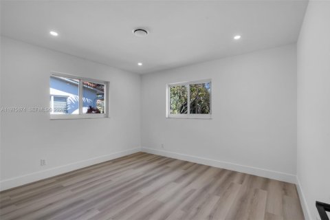 House in Oakland Park, Florida 3 bedrooms, 111.2 sq.m. № 2040042 - photo 18