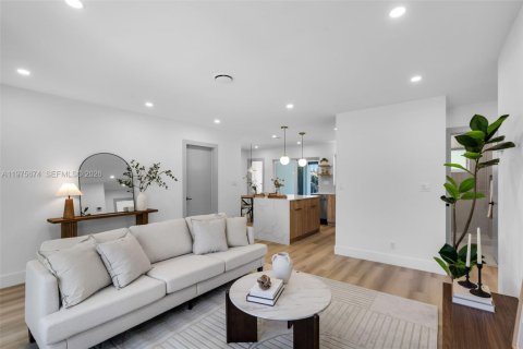 House in Oakland Park, Florida 3 bedrooms, 111.2 sq.m. № 2040042 - photo 7