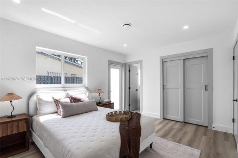 House in Oakland Park, Florida 3 bedrooms, 111.2 sq.m. № 2040042 - photo 15