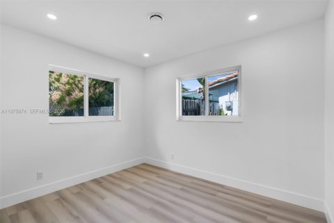 House in Oakland Park, Florida 3 bedrooms, 111.2 sq.m. № 2040042 - photo 20