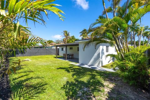 House in Oakland Park, Florida 3 bedrooms, 111.2 sq.m. № 2040042 - photo 26