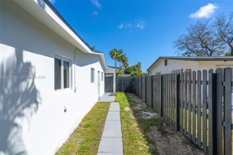 House in Oakland Park, Florida 3 bedrooms, 111.2 sq.m. № 2040042 - photo 27