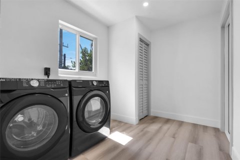 House in Oakland Park, Florida 3 bedrooms, 111.2 sq.m. № 2040042 - photo 22